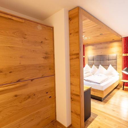 Hotel Hirsch Новый-Ульм Экстерьер фото